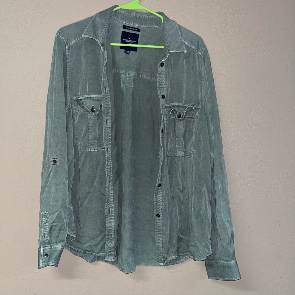 American eagle long-sleeved green button down